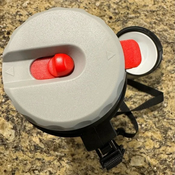 Bass Pro Shop Thermos - Picture 5 of 6